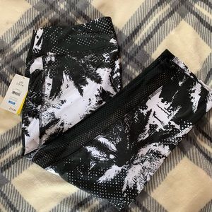 Danskin capri leggings